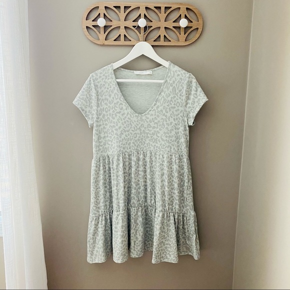 Lush Leopard Print Short Sleeve Dress Gray Sz Small - Picture 1 of 8